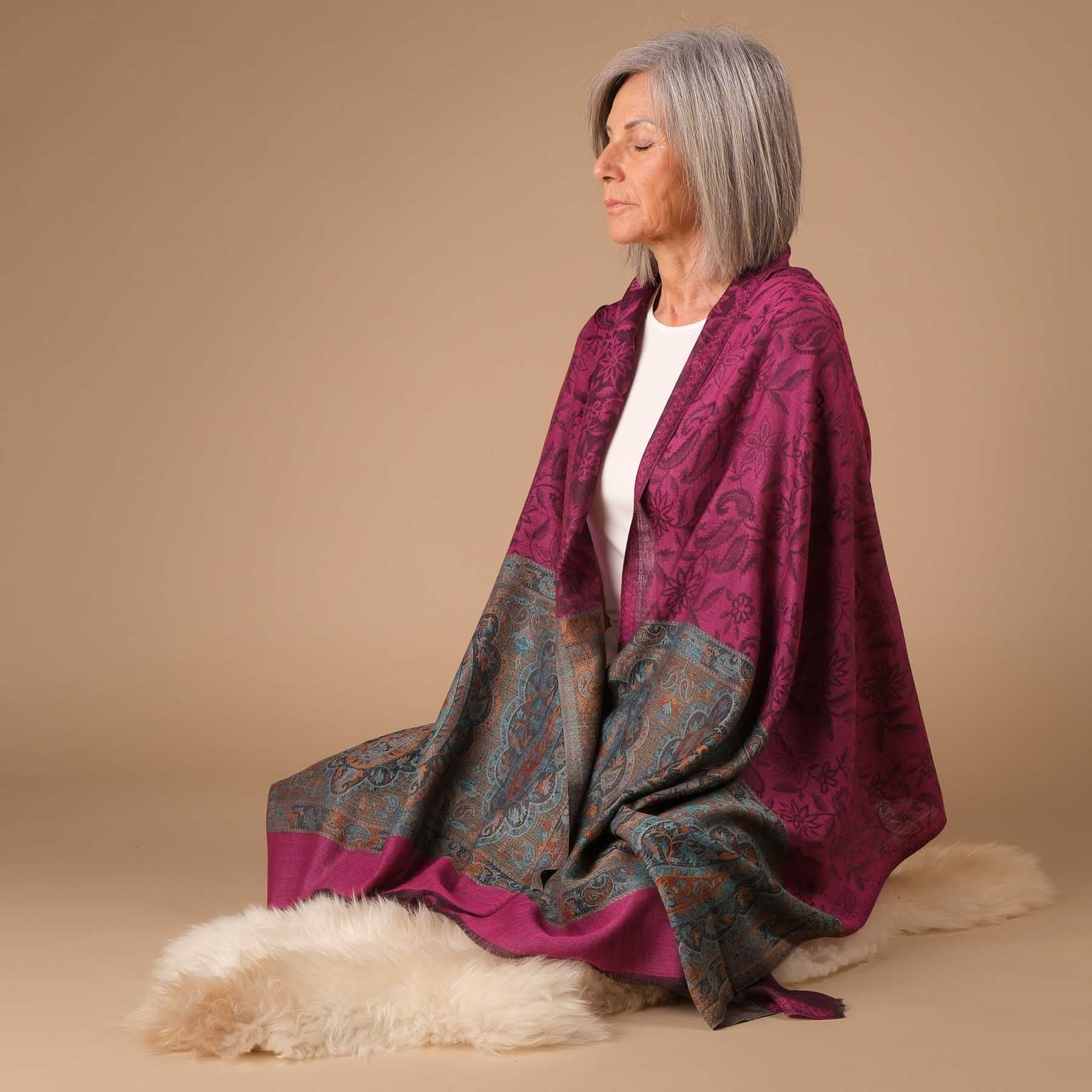 Scialle da meditazione in lana fine fucsia