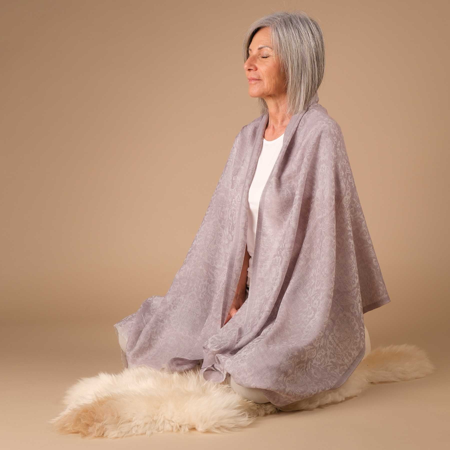 Scialle da meditazione in lana fine Saraswati grigio