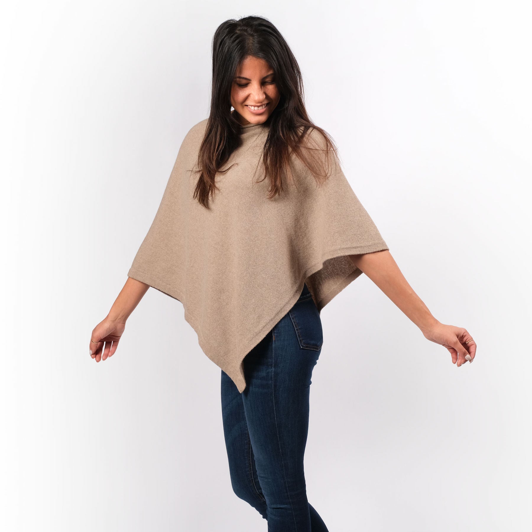 Poncho in cashmere sostenibile beige