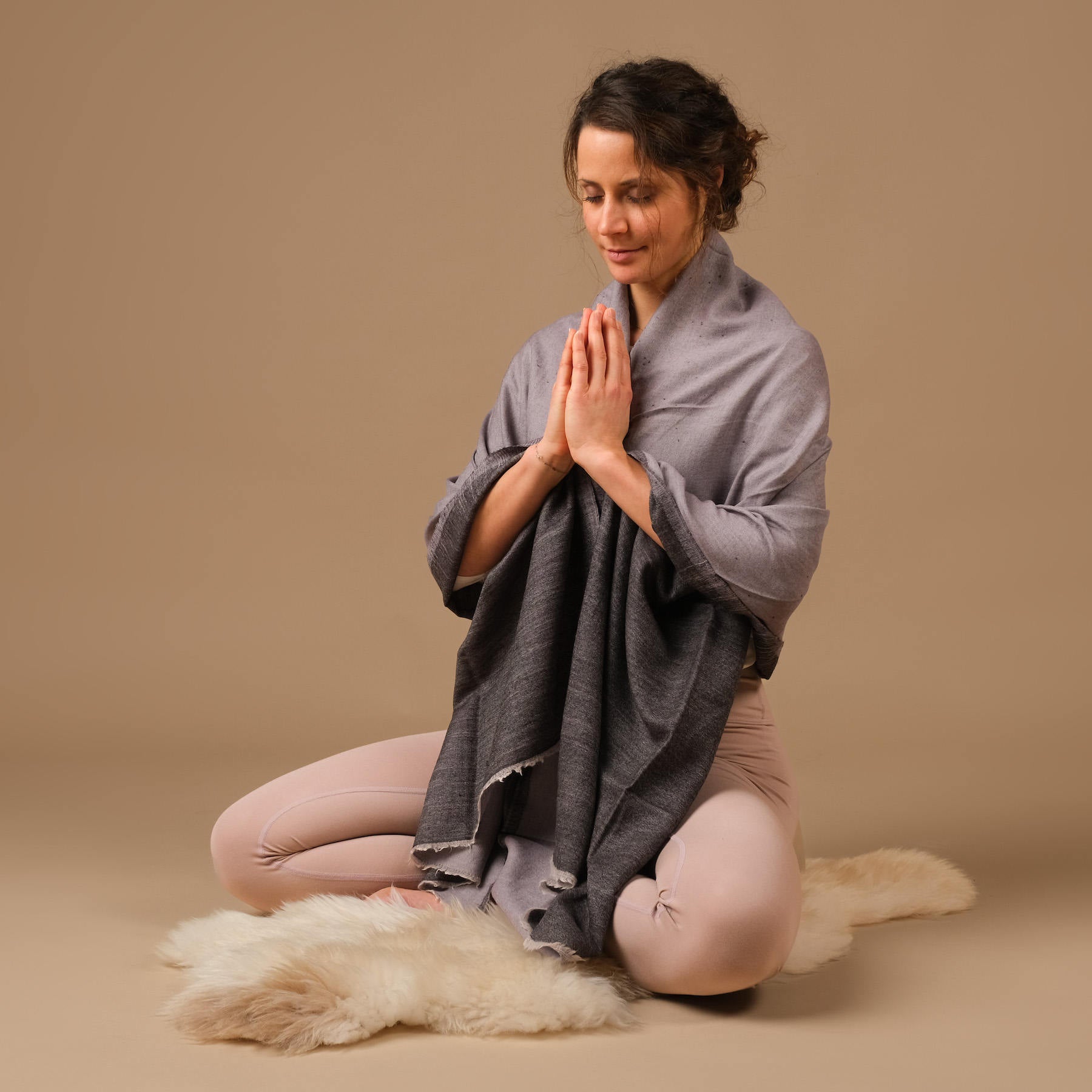 Scialle Meditation in lana fine antracite doppio