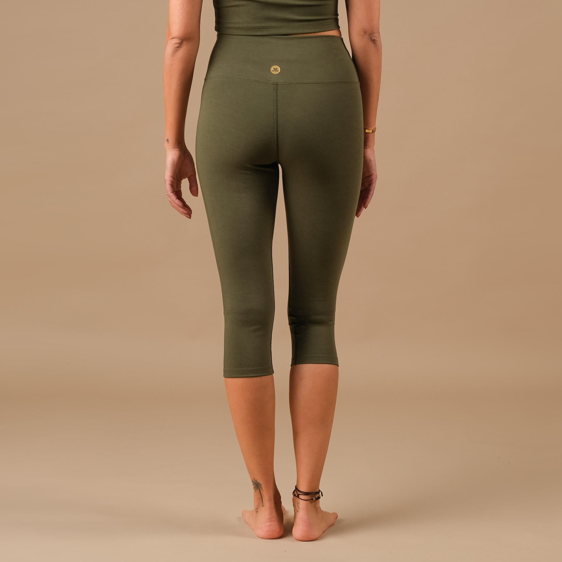 Yoga Capri Leggings Comfy olive prodotto in Svizzera in modo sostenibile