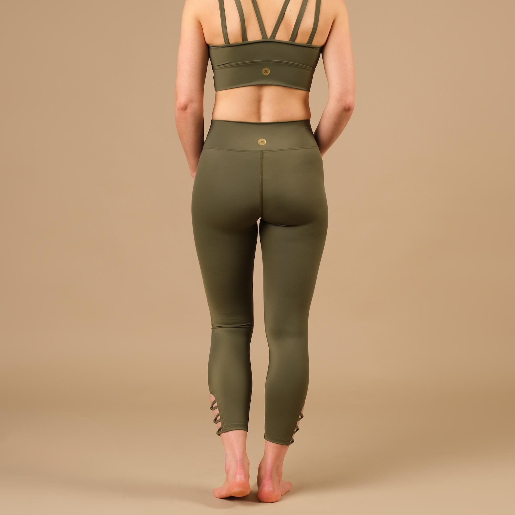 Leggings Yoga 7/8 Eco Mare realizzati in Svizzera con tessuto Econyl riciclato oliva