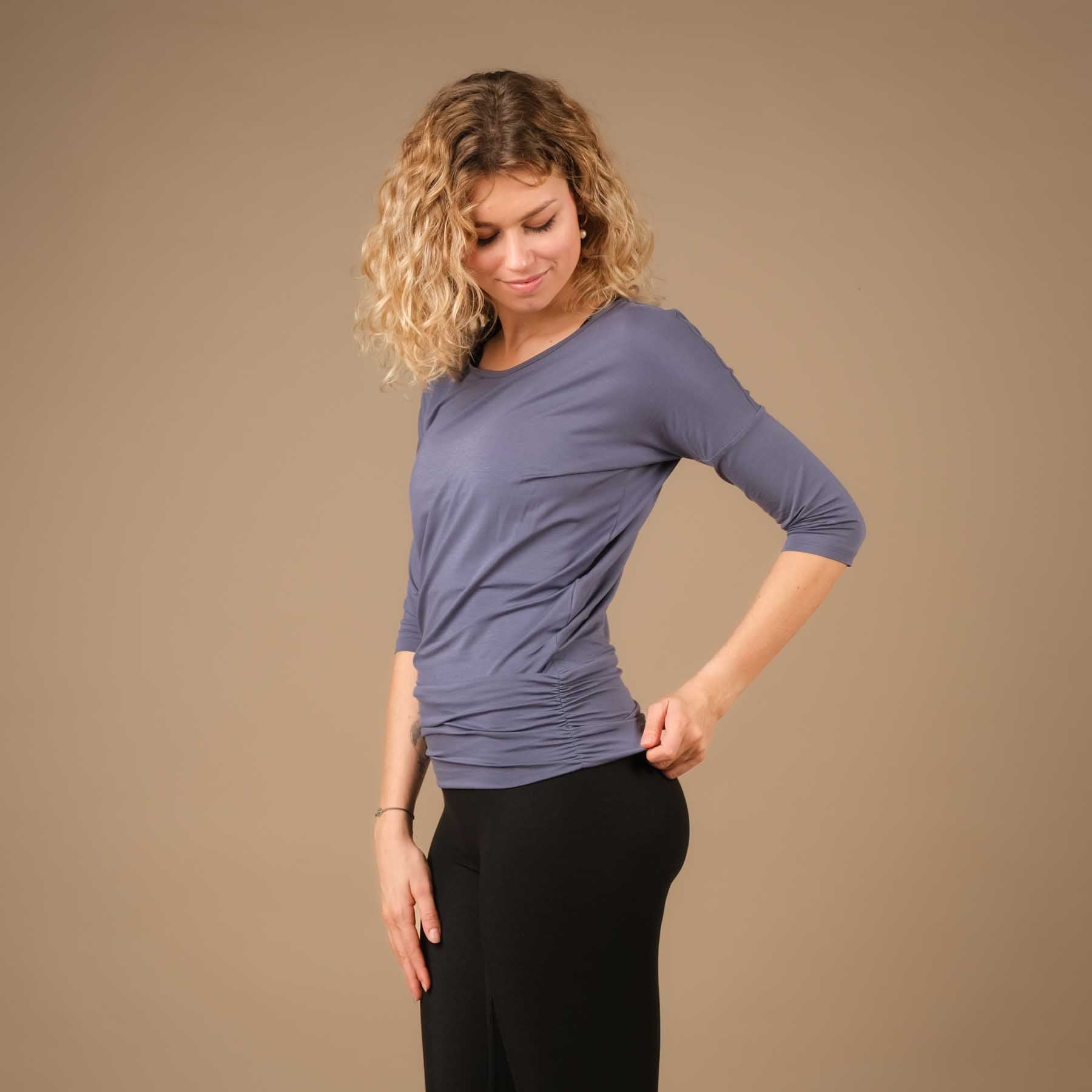 Camicia da yoga Comfy manica 3/4, made in Switzerland, tessuto morbidissimo, grigio-blu