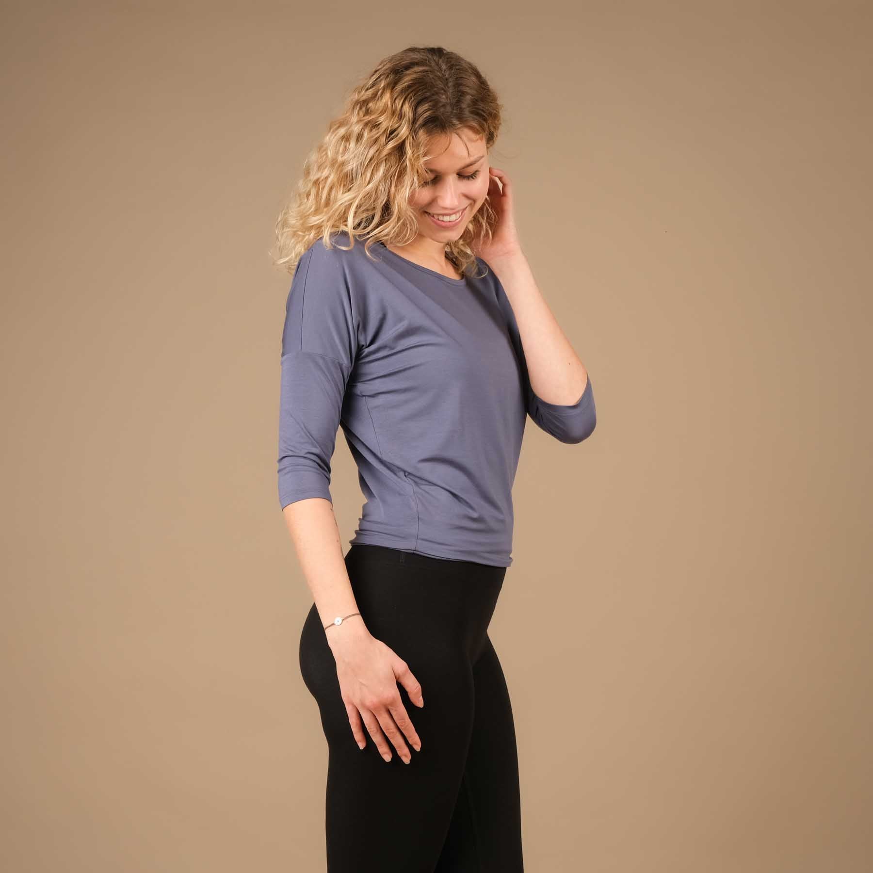 Camicia da yoga Comfy manica 3/4, made in Switzerland, tessuto morbidissimo, grigio-blu