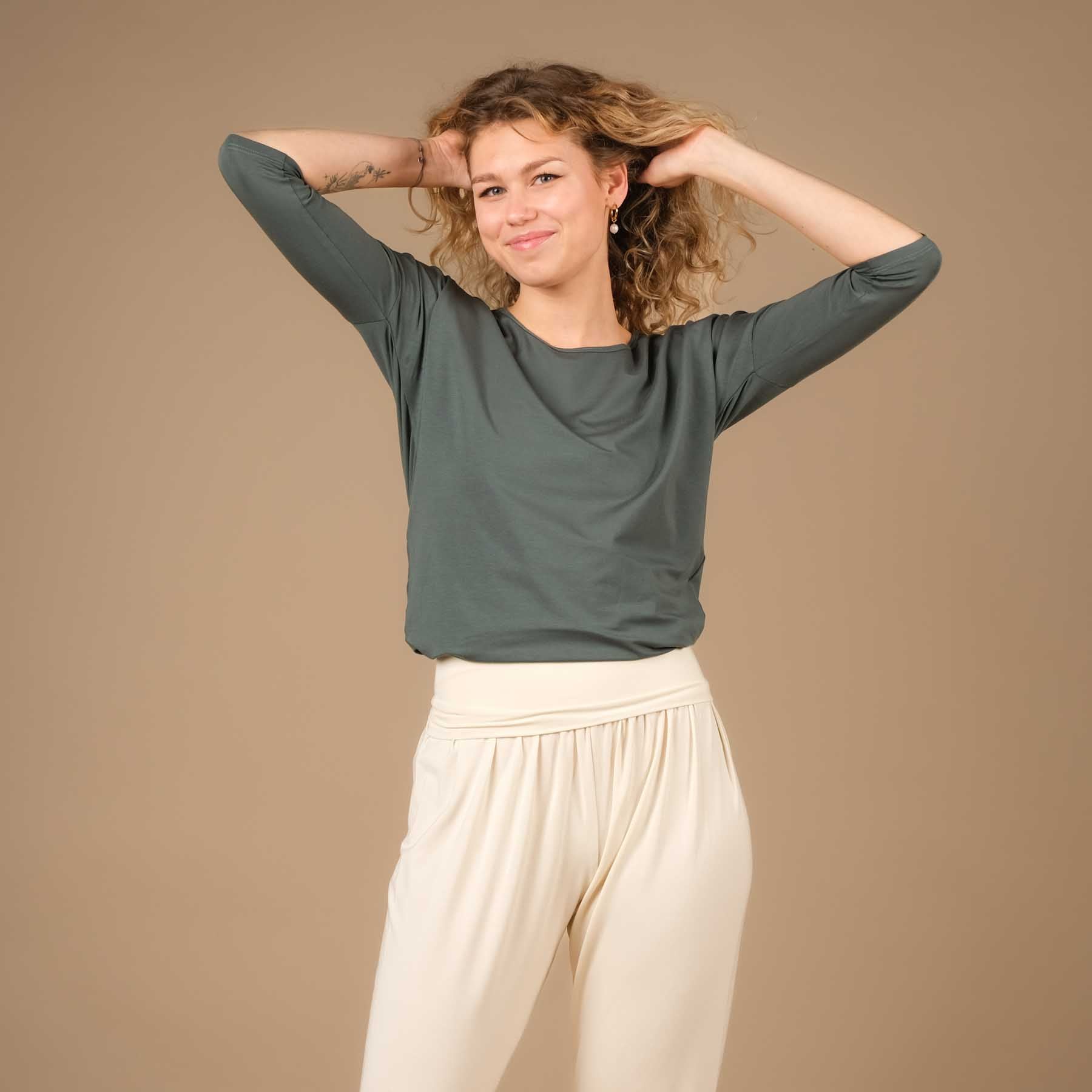 Camicia da yoga Comoda manica 3/4, made in Switzerland, tessuto morbidissimo, smeraldo