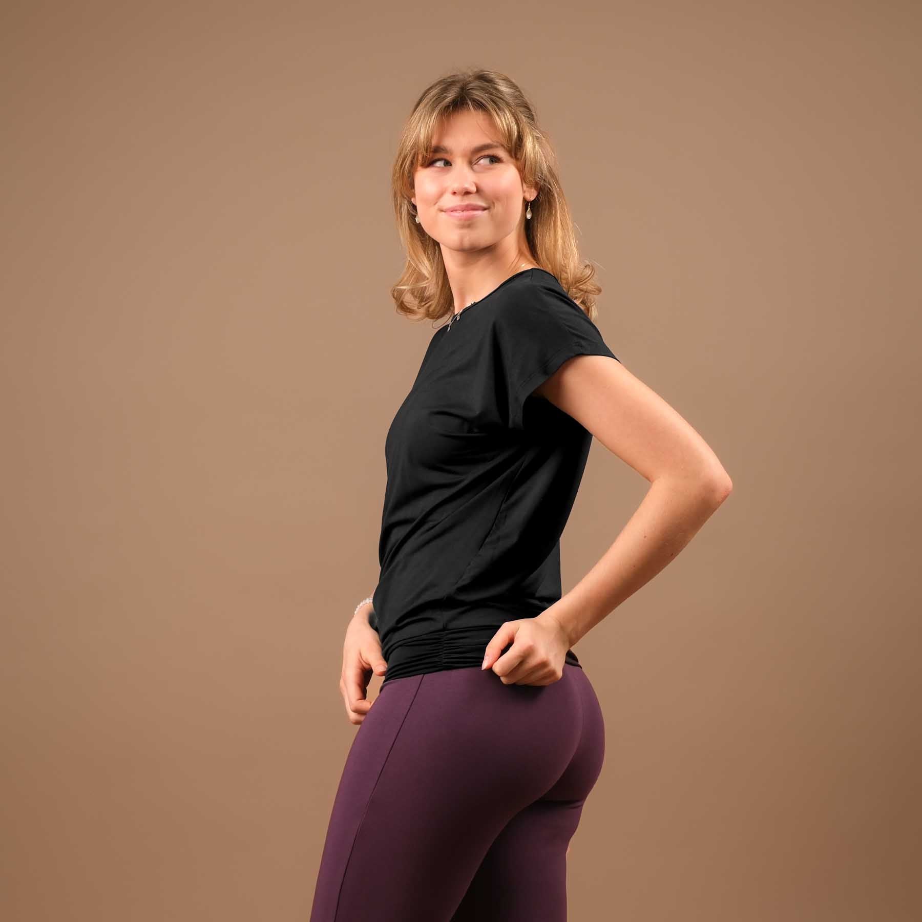Camicia da yoga Comoda manica corta prodotta in Svizzera in modo sostenibile nero